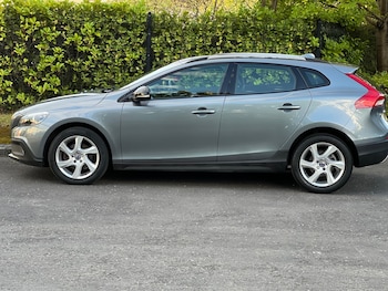 Used Volvo V40 2015 for sale - 75987154: Photo
