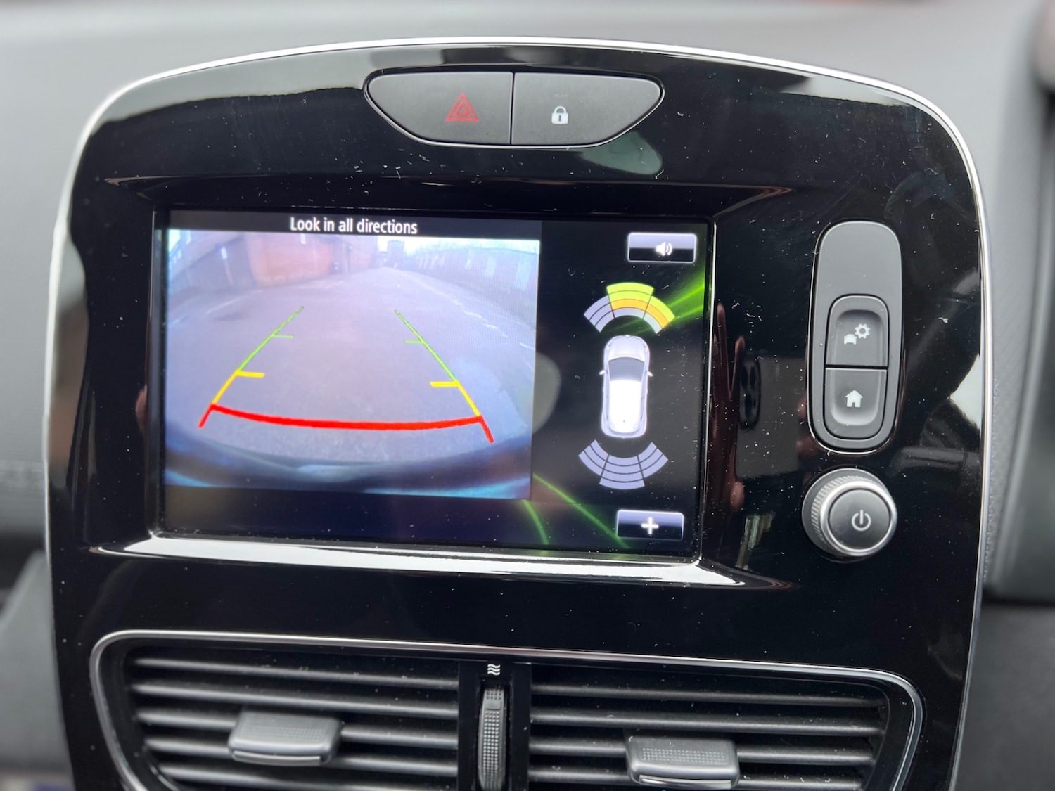 Used Renault Clio 2018 for sale - 77532626: Photo 17