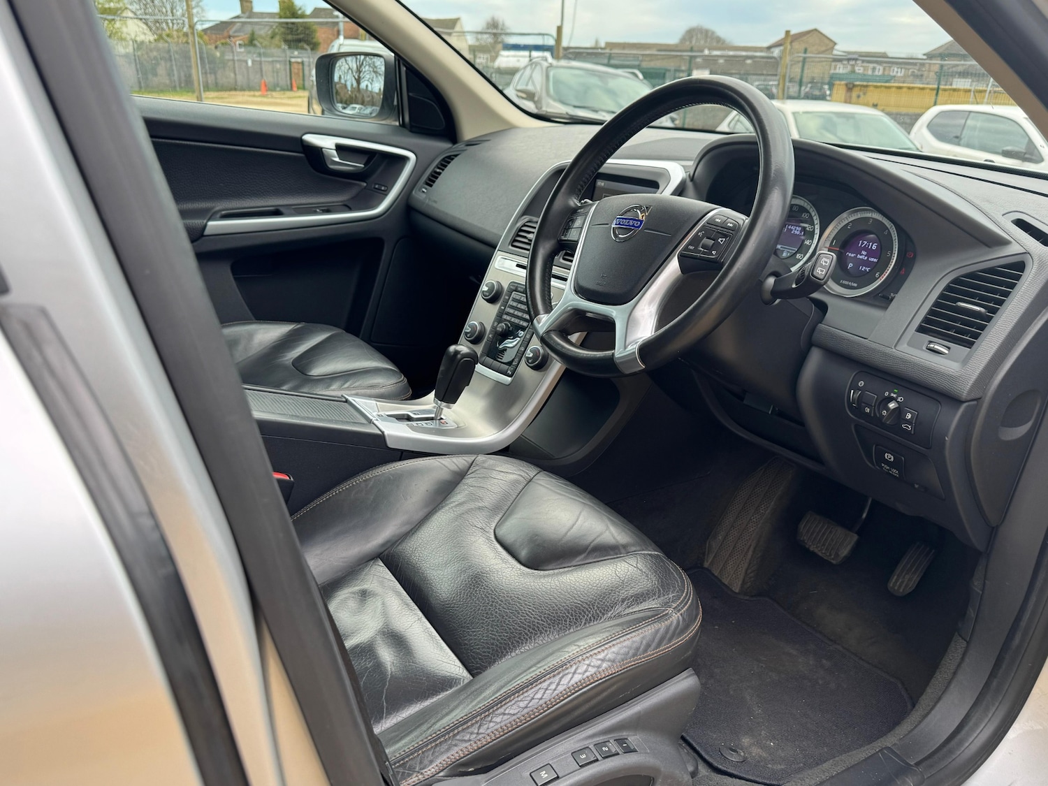 Used Volvo XC60 2011 for sale - 78060740: Photo 14