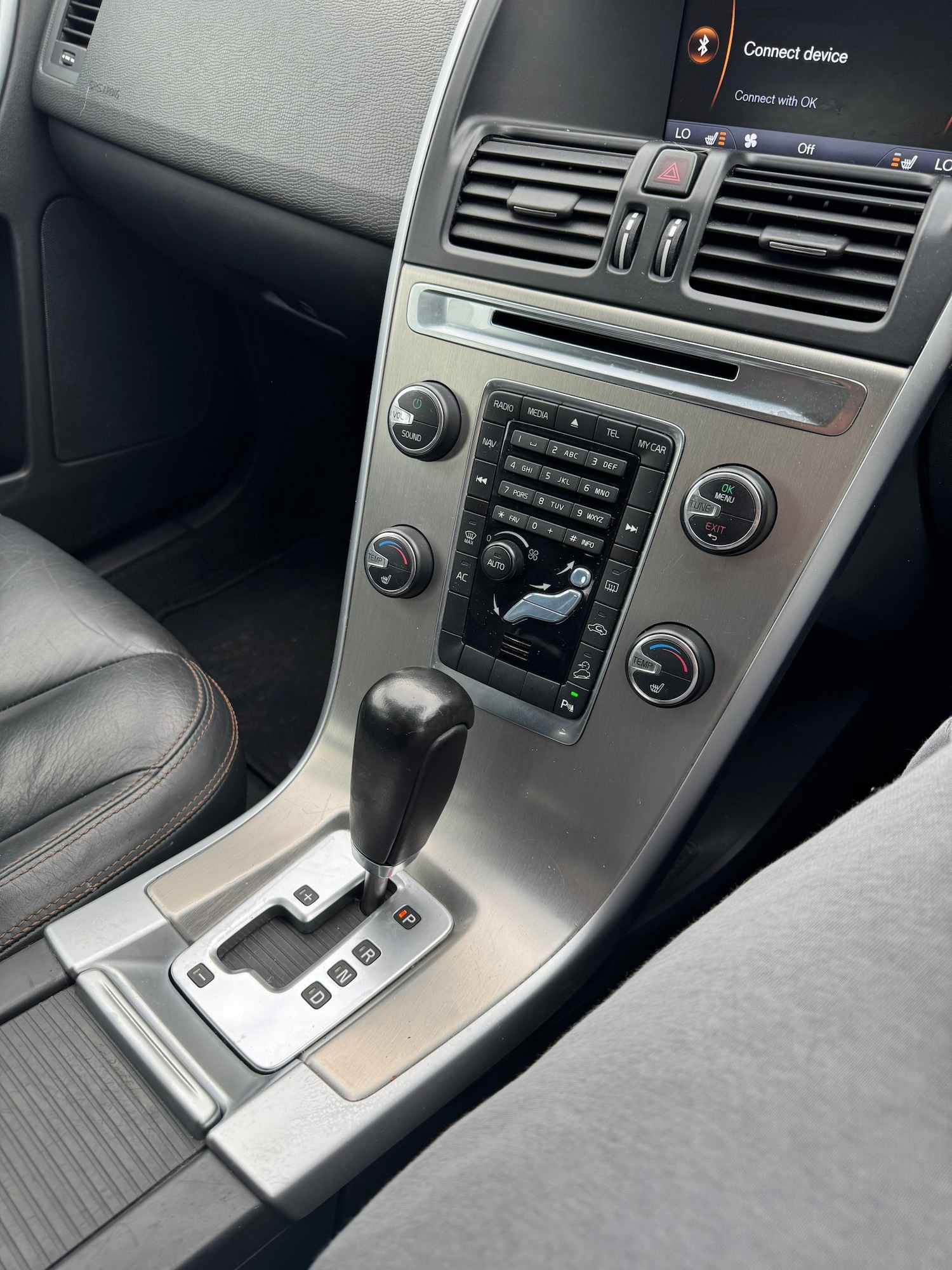 Used Volvo XC60 2011 for sale - 78060740: Photo 26