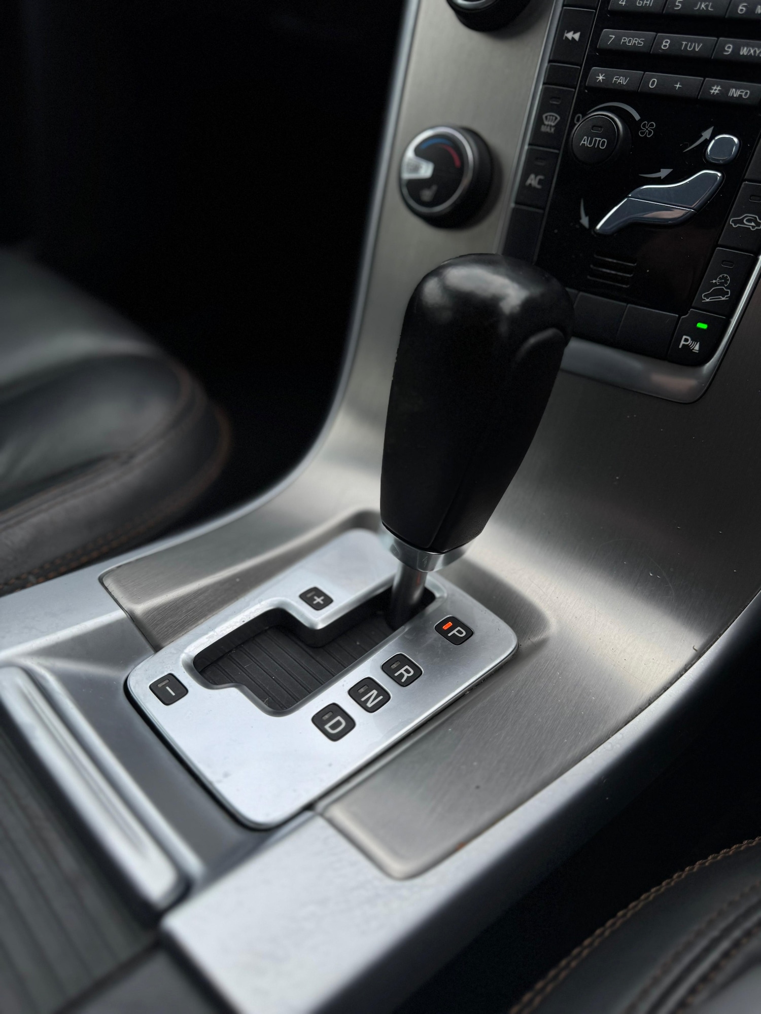 Used Volvo XC60 2011 for sale - 78060740: Photo 27