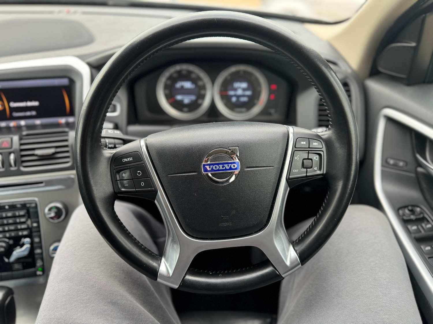 Used Volvo XC60 2011 for sale - 78060740: Photo 34