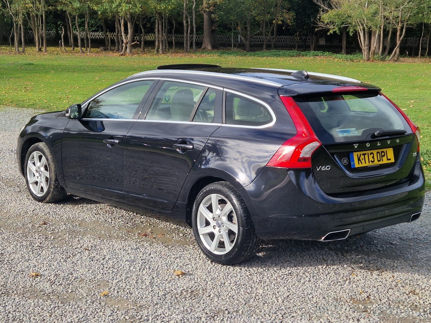 Used Volvo V60 2013 for sale - 76362979: Photo 11