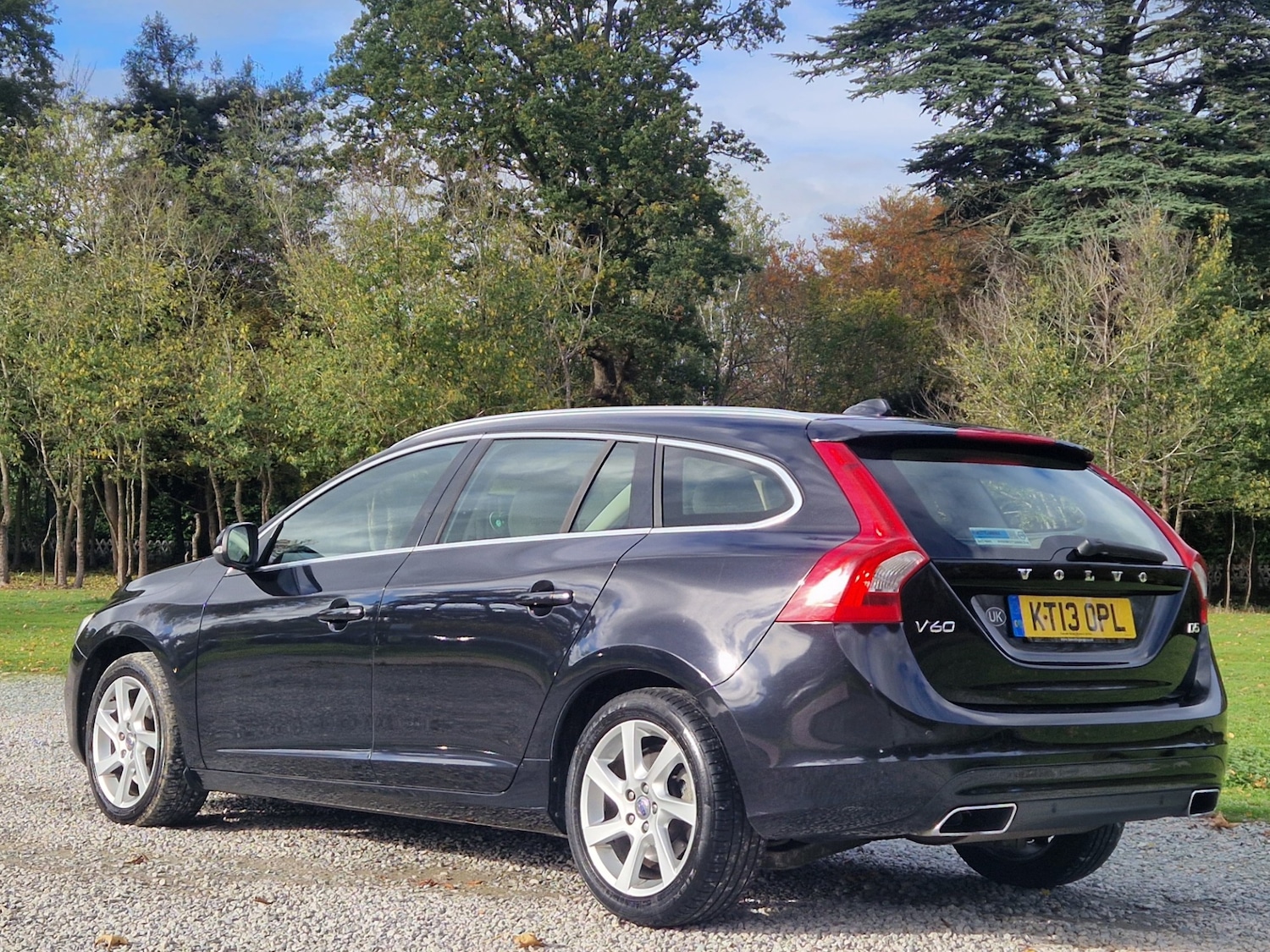Used Volvo V60 2013 for sale - 76362979: Photo 12