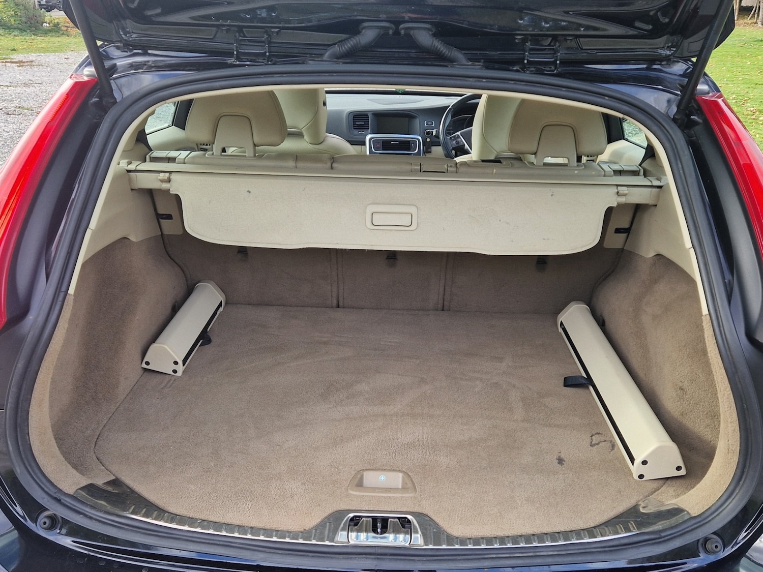 Used Volvo V60 2013 for sale - 76362979: Photo 17