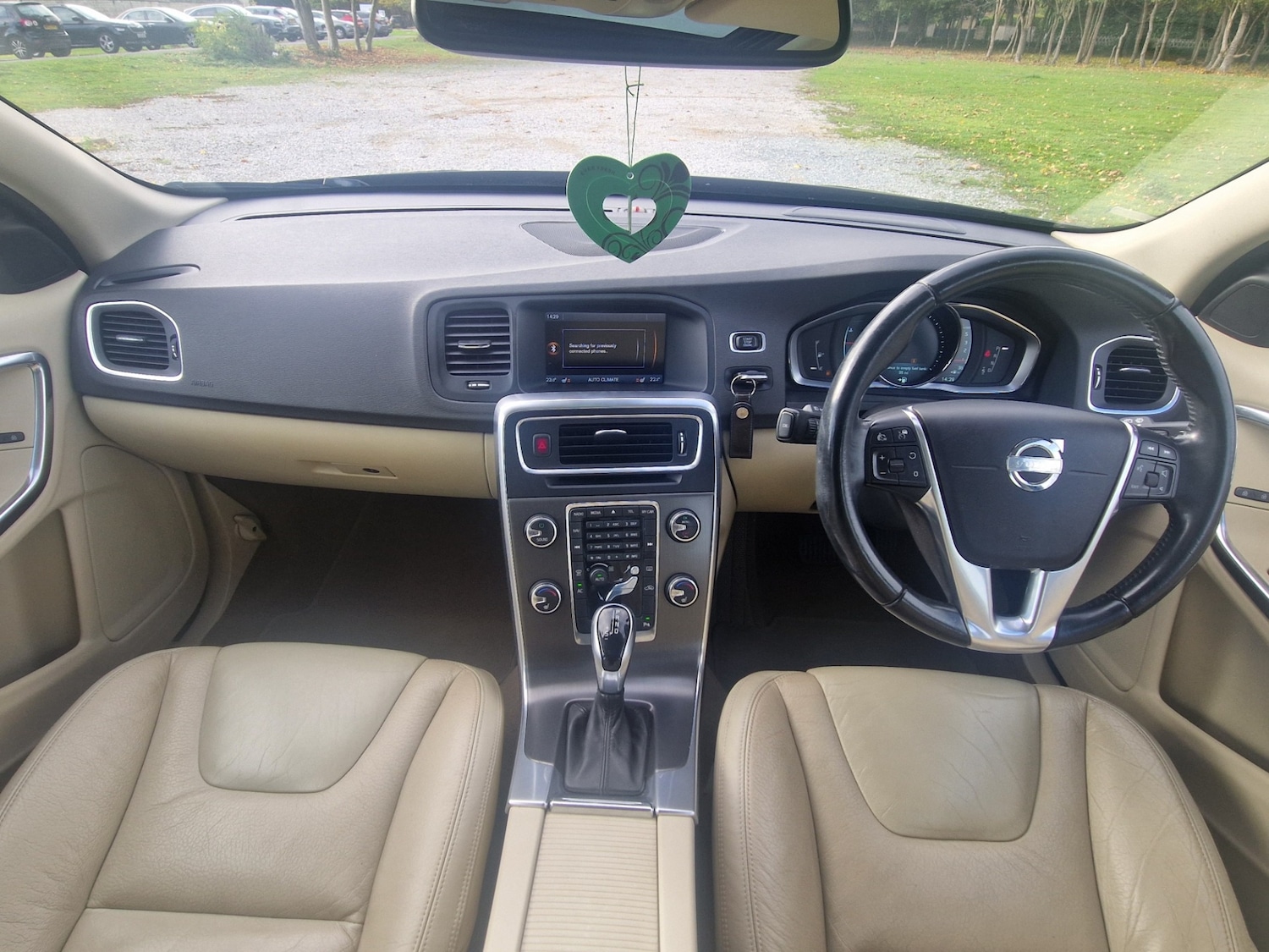 Used Volvo V60 2013 for sale - 76362979: Photo 19