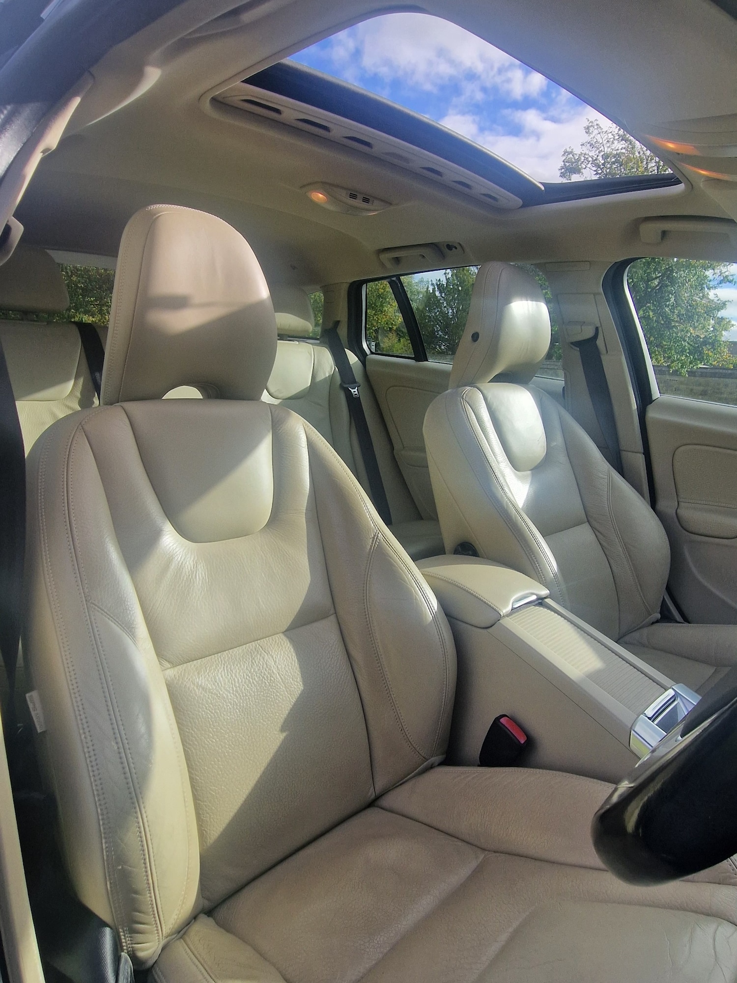 Used Volvo V60 2013 for sale - 76362979: Photo 22