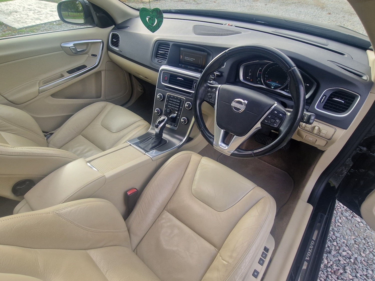 Used Volvo V60 2013 for sale - 76362979: Photo 23