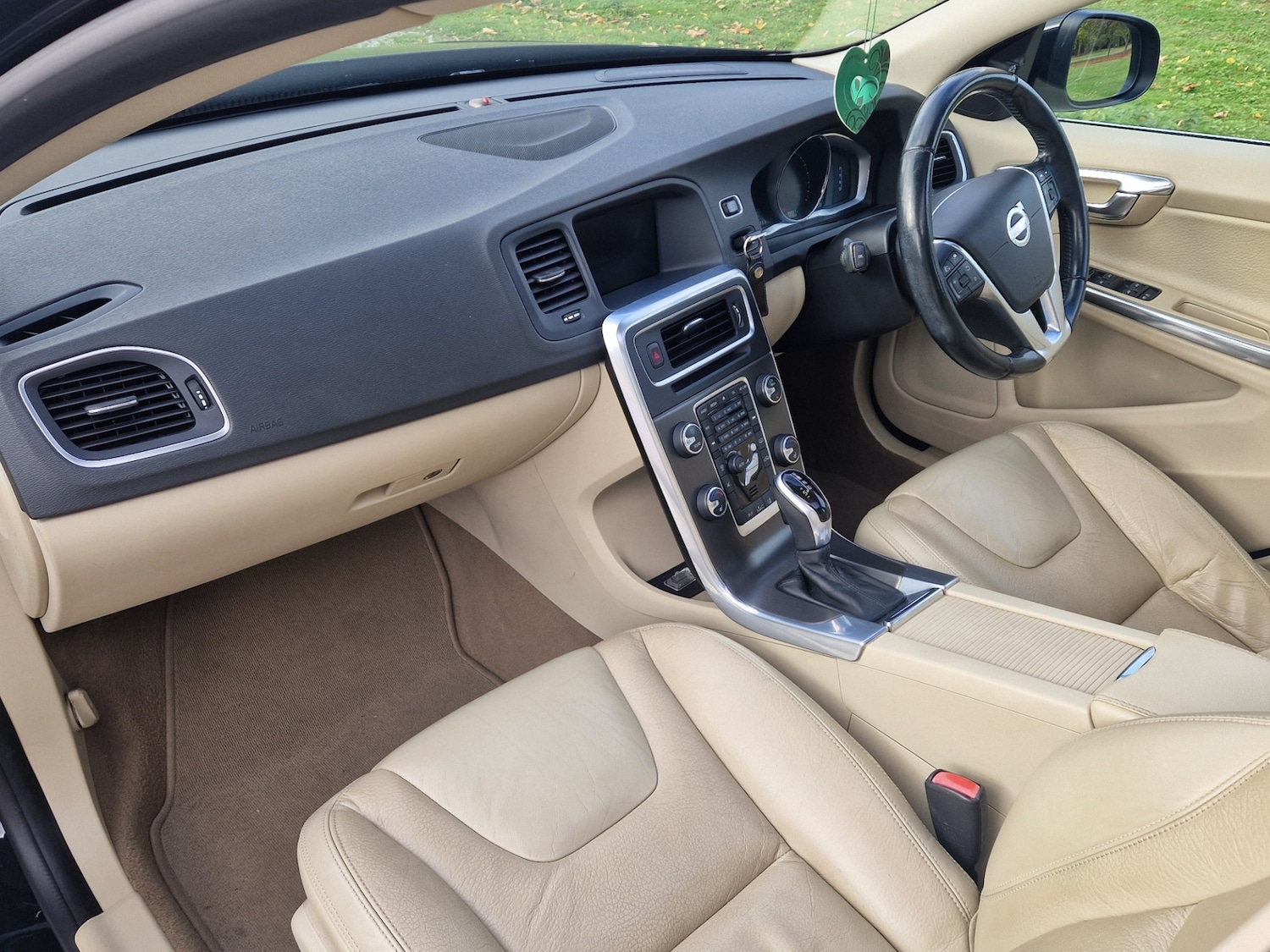 Used Volvo V60 2013 for sale - 76362979: Photo 26