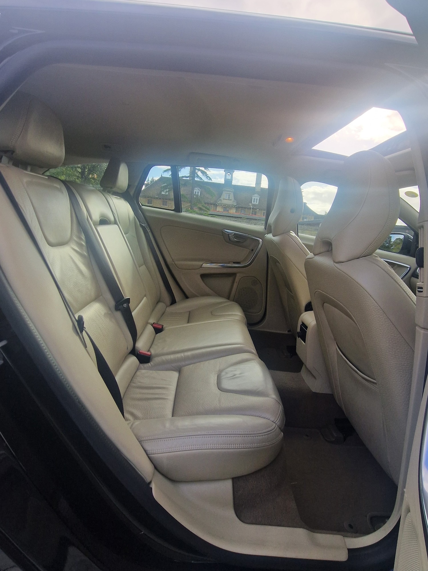 Used Volvo V60 2013 for sale - 76362979: Photo 27