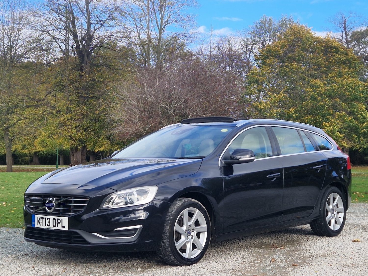 Used Volvo V60 2013 for sale - 76362979: Photo 3