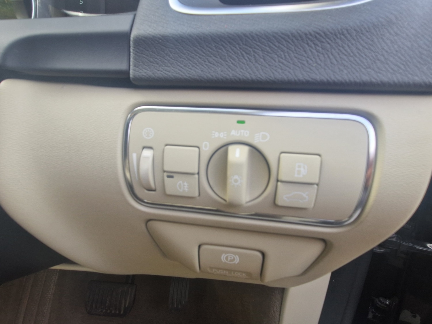 Used Volvo V60 2013 for sale - 76362979: Photo 36