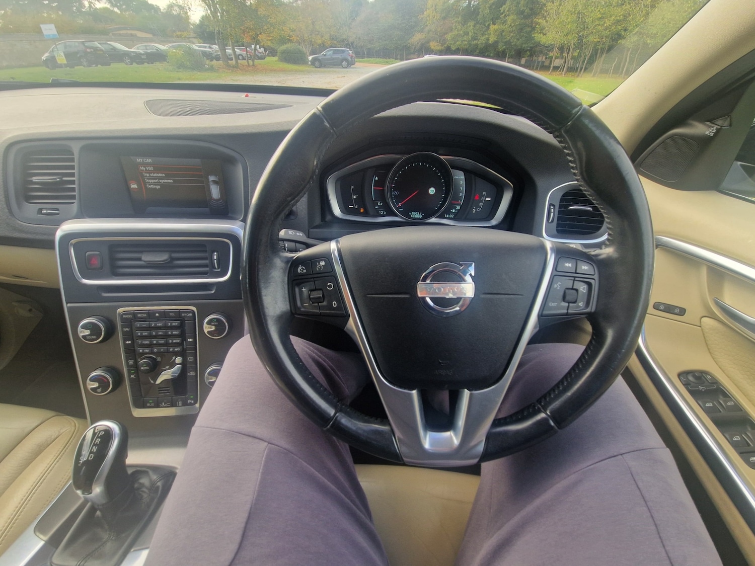 Used Volvo V60 2013 for sale - 76362979: Photo 37