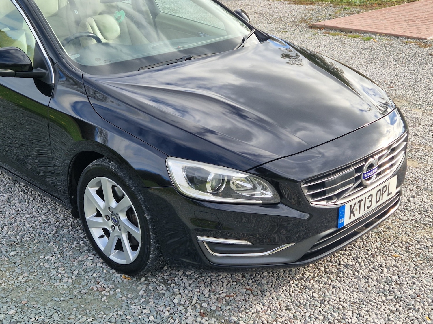 Used Volvo V60 2013 for sale - 76362979: Photo 5
