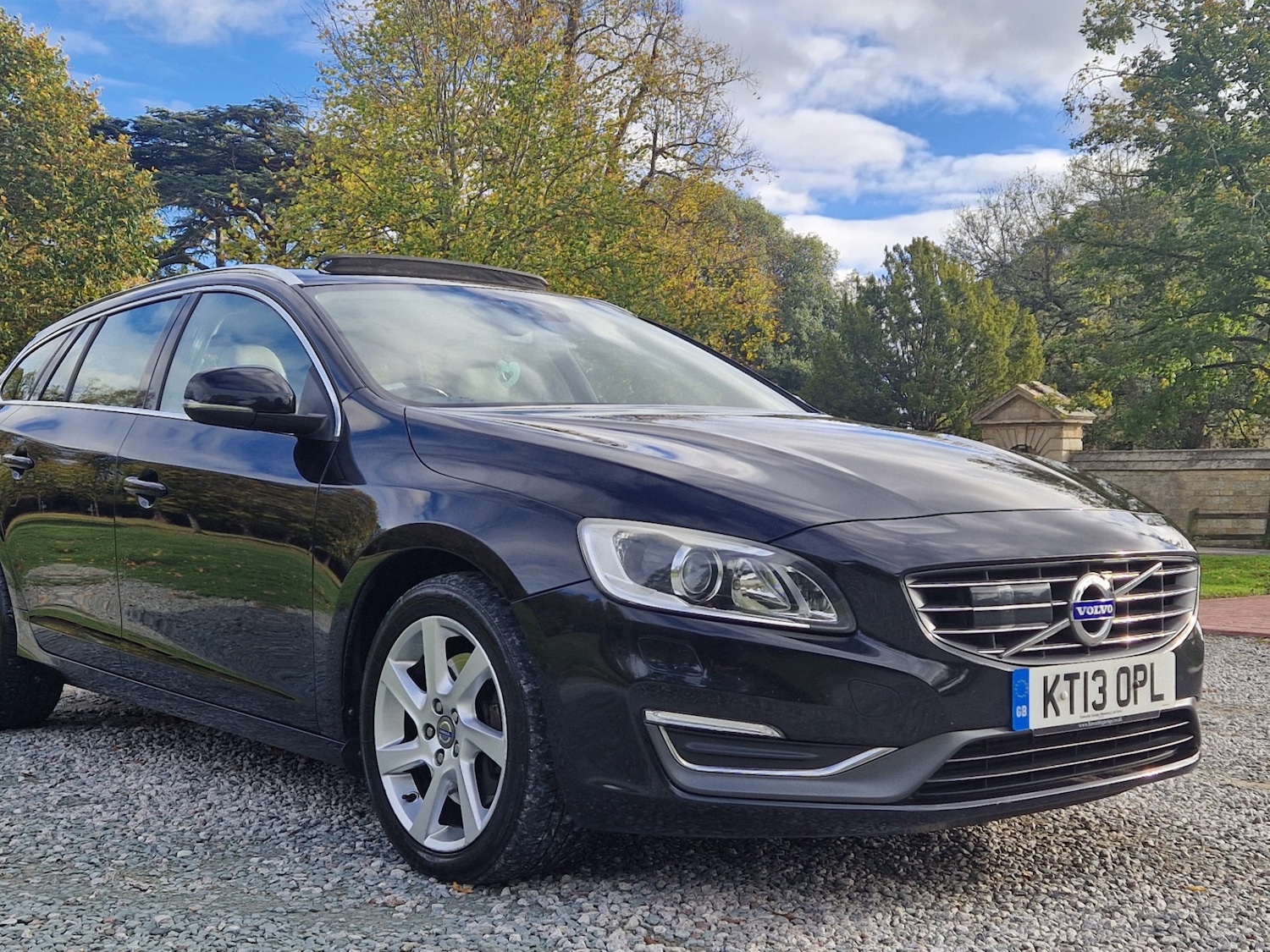 Used Volvo V60 2013 for sale - 76362979: Photo 6