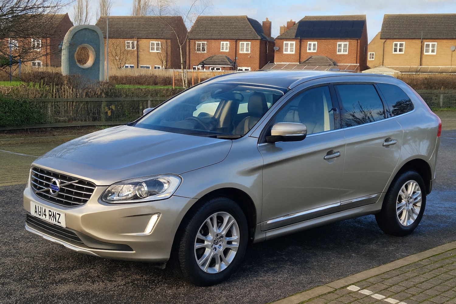 Used Volvo XC60 2014 for sale - 76741610: Photo 2
