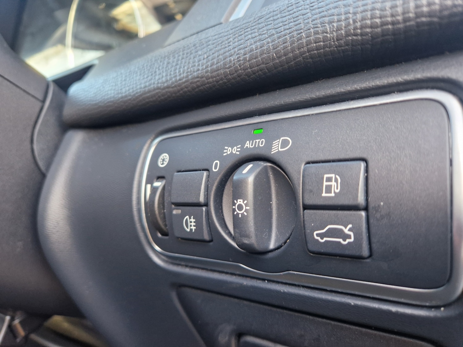 Used Volvo XC60 2014 for sale - 76741610: Photo 37