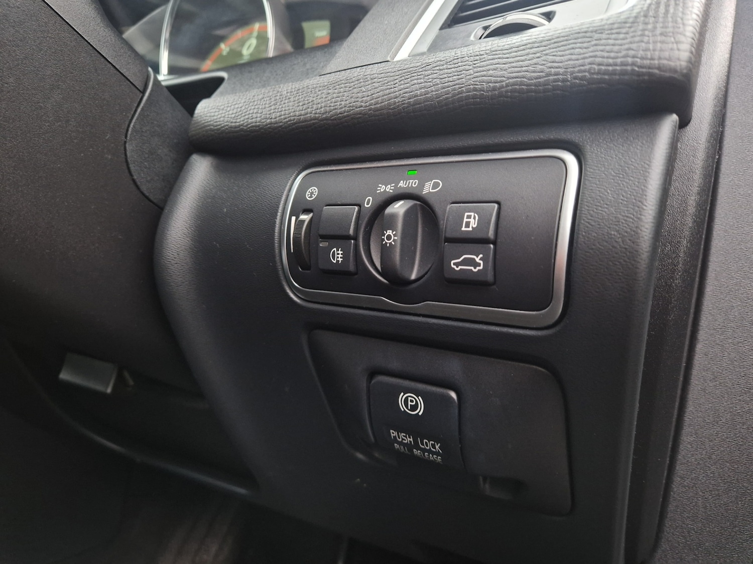 Used Volvo XC60 2014 for sale - 76616095: Photo 33