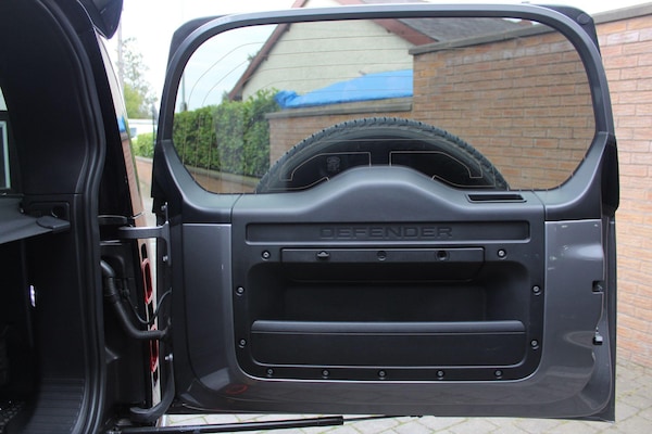 Used Land Rover Defender 110 2023 for sale - 76166395: Photo 32