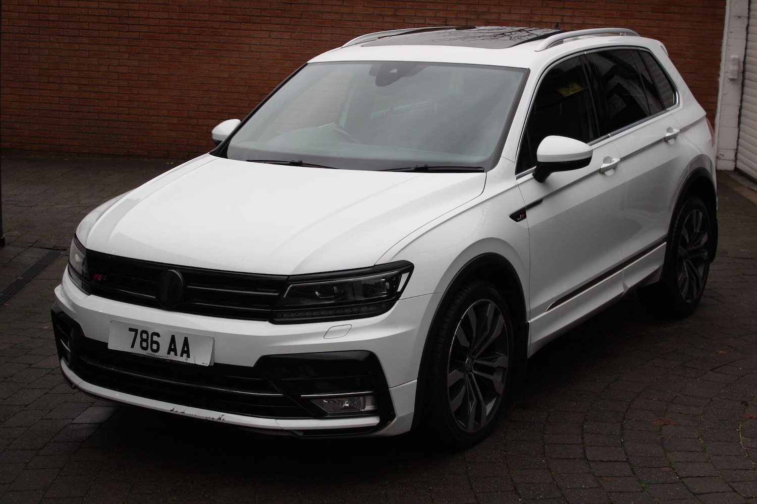 Used Volkswagen Tiguan 2016 for sale - 76573102: Photo 1