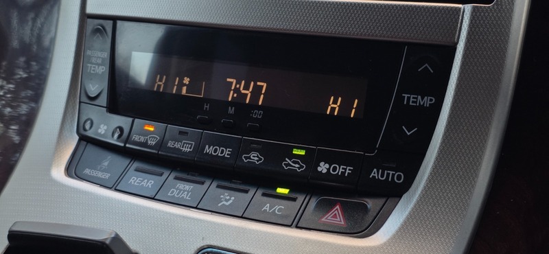 Used Toyota Vellfire 2012 for sale - 76605370: Photo 43