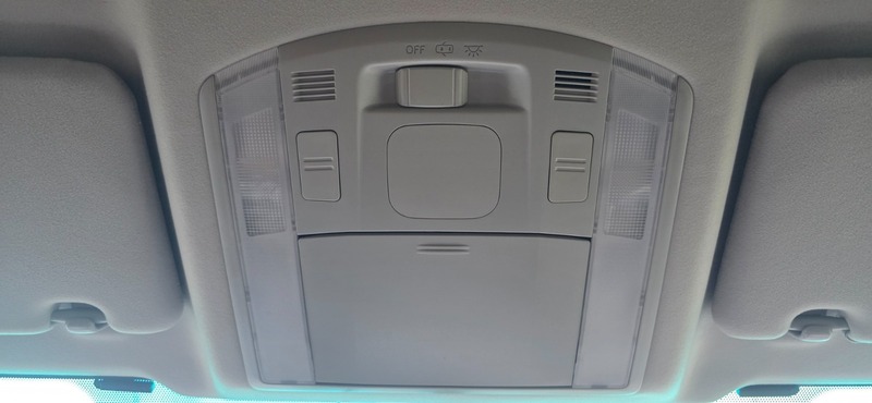 Used Toyota Vellfire 2012 for sale - 76605370: Photo 47