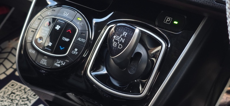 Used Toyota Noah 2014 for sale - 76784652: Photo 49