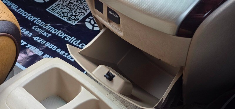 Used Toyota Vellfire 2012 for sale - 76611434: Photo 47