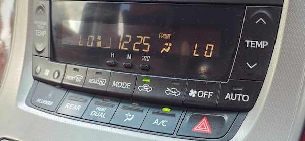 Used Toyota Vellfire 2011 for sale - 75503633: Photo 42