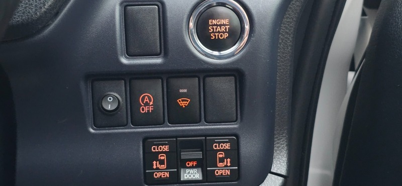 Used Toyota Noah 2014 for sale - 76570751: Photo 48