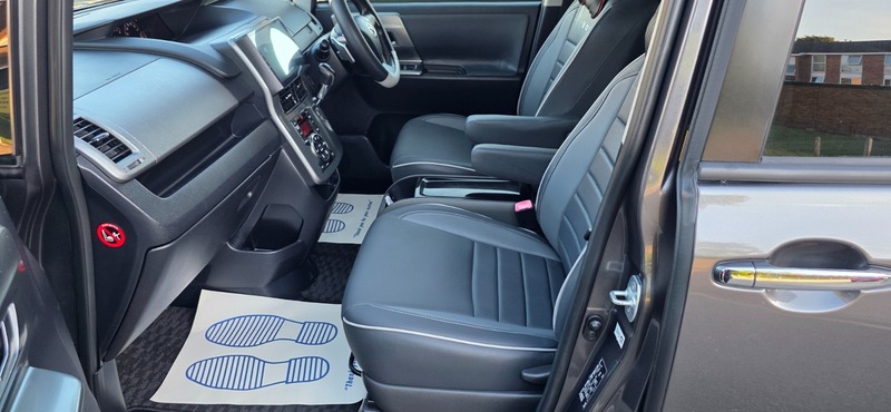 Used Toyota Voxy 2012 for sale - 75974776: Photo 22