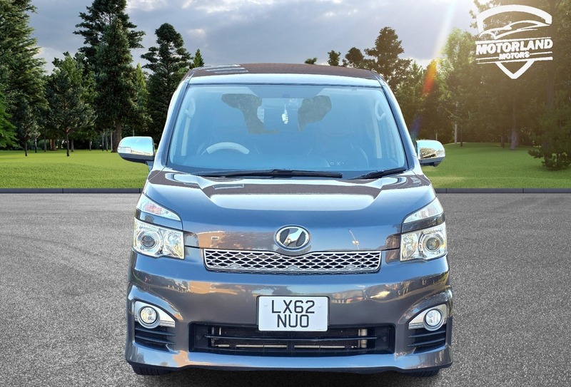 Used Toyota Voxy 2012 for sale - 75974776: Photo 4