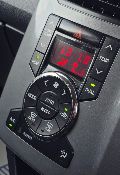 Used Toyota Voxy 2012 for sale - 75974776: Photo 42