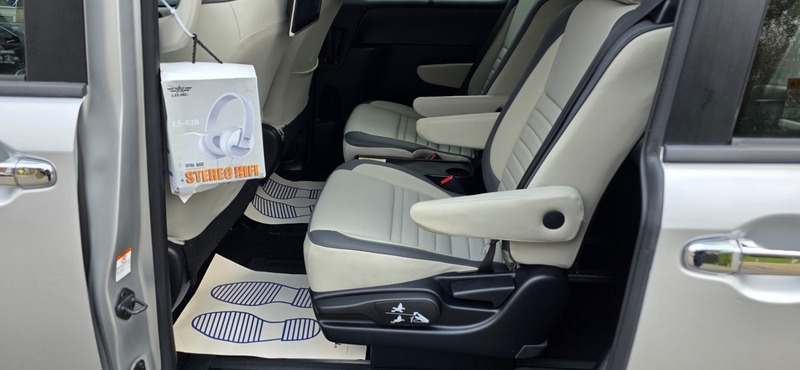 Used Toyota Voxy 2014 for sale - 76570762: Photo 26