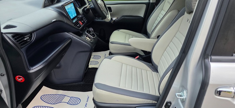 Used Toyota Voxy 2014 for sale - 76570762: Photo 28