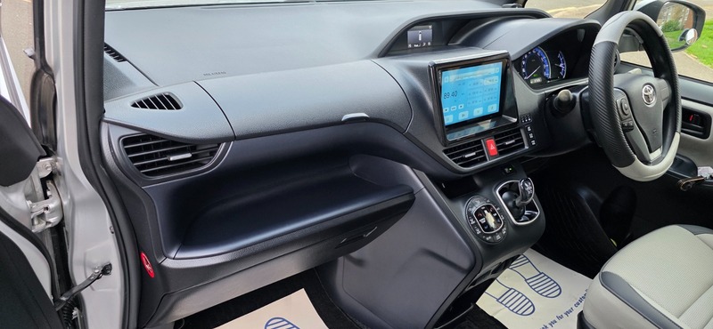 Used Toyota Voxy 2014 for sale - 76570762: Photo 30