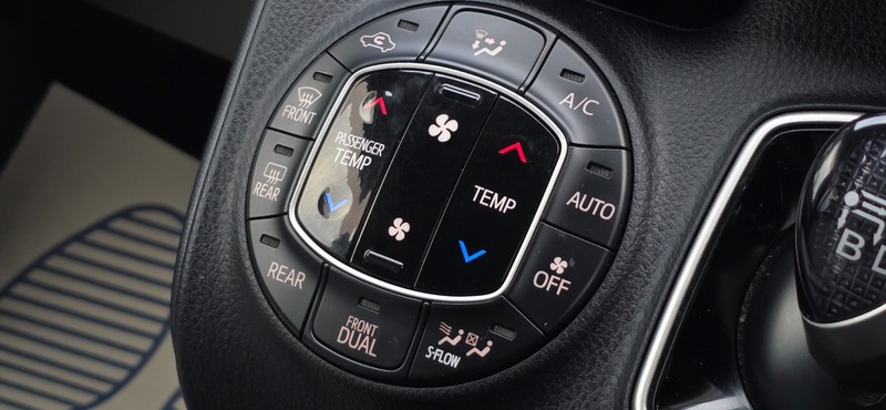 Used Toyota Voxy 2014 for sale - 76570762: Photo 47