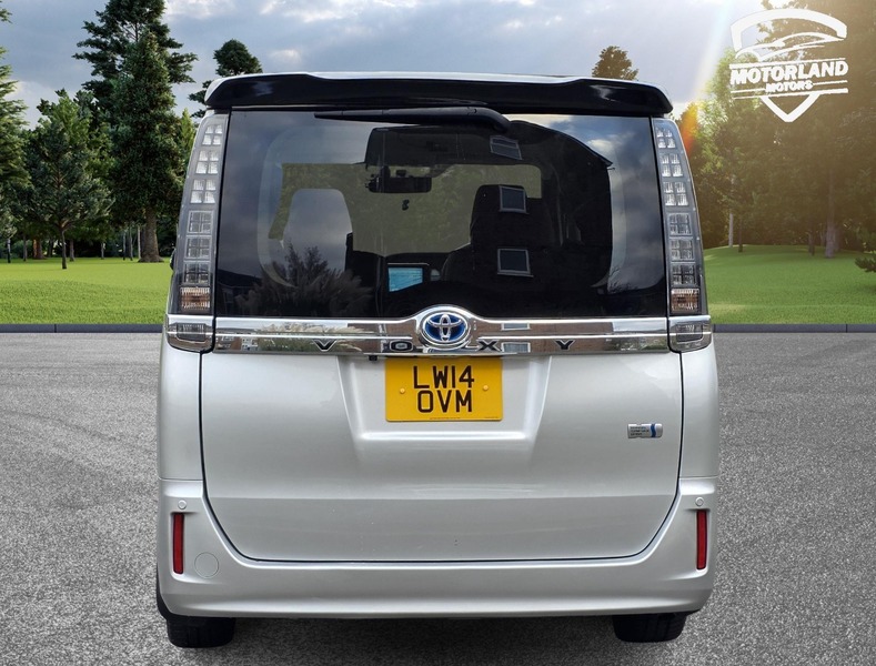 Used Toyota Voxy 2014 for sale - 76570762: Photo 7