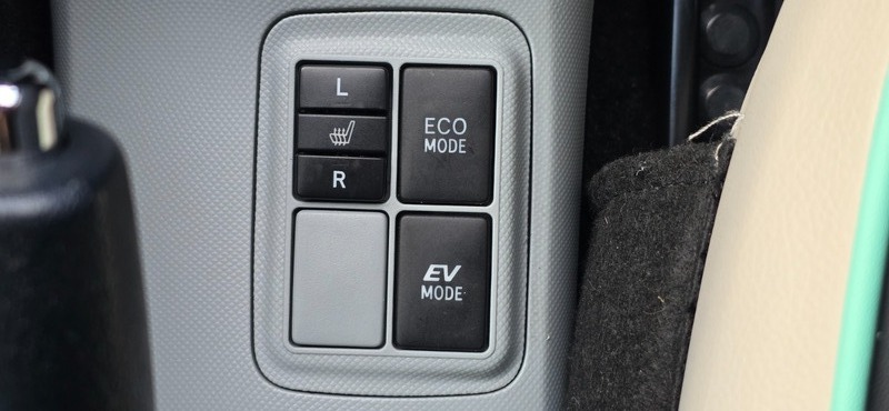 Used Toyota Yaris 2013 for sale - 77632305: Photo 44