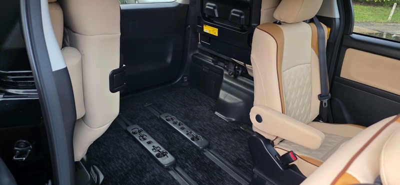 Used Toyota Vellfire 2013 for sale - 77162082: Photo 24