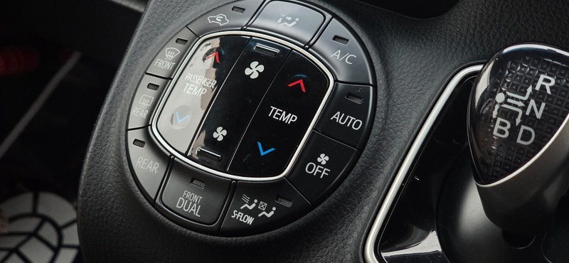 Used Toyota Noah 2014 for sale - 77162079: Photo 45