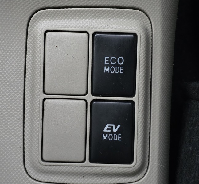 Used Toyota Yaris 2014 for sale - 76605330: Photo 43