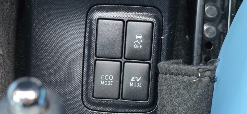 Used Toyota Yaris 2015 for sale - 77632304: Photo 43