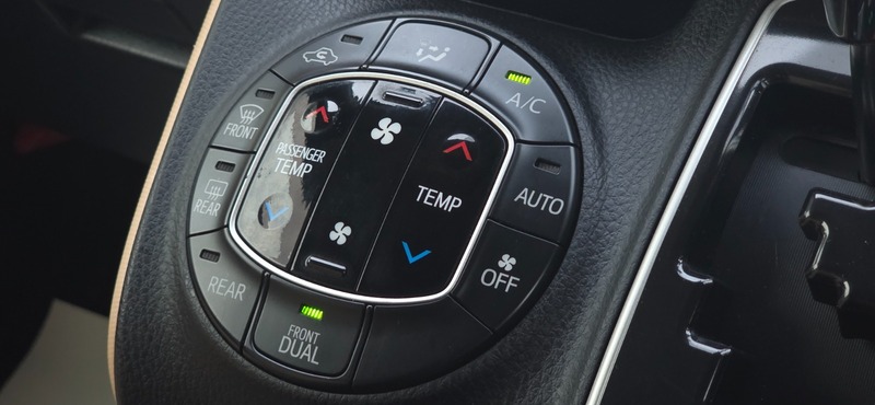 Used Toyota Noah 2014 for sale - 76570748: Photo 49