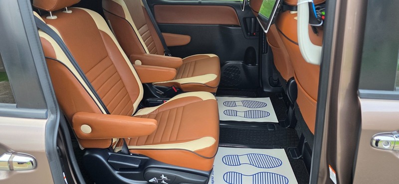 Used Toyota Noah 2014 for sale - 76631110: Photo 17