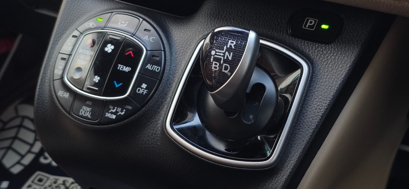 Used Toyota Noah 2014 for sale - 76631110: Photo 46