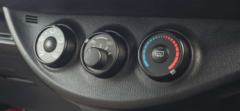 Used Toyota Yaris 2015 for sale - 76605362: Photo 38