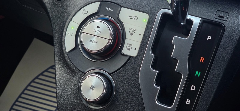 Used Toyota Sienta 2015 for sale - 76605350: Photo 44