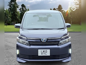 Used Toyota Voxy 2015 for sale - 76784629: Photo