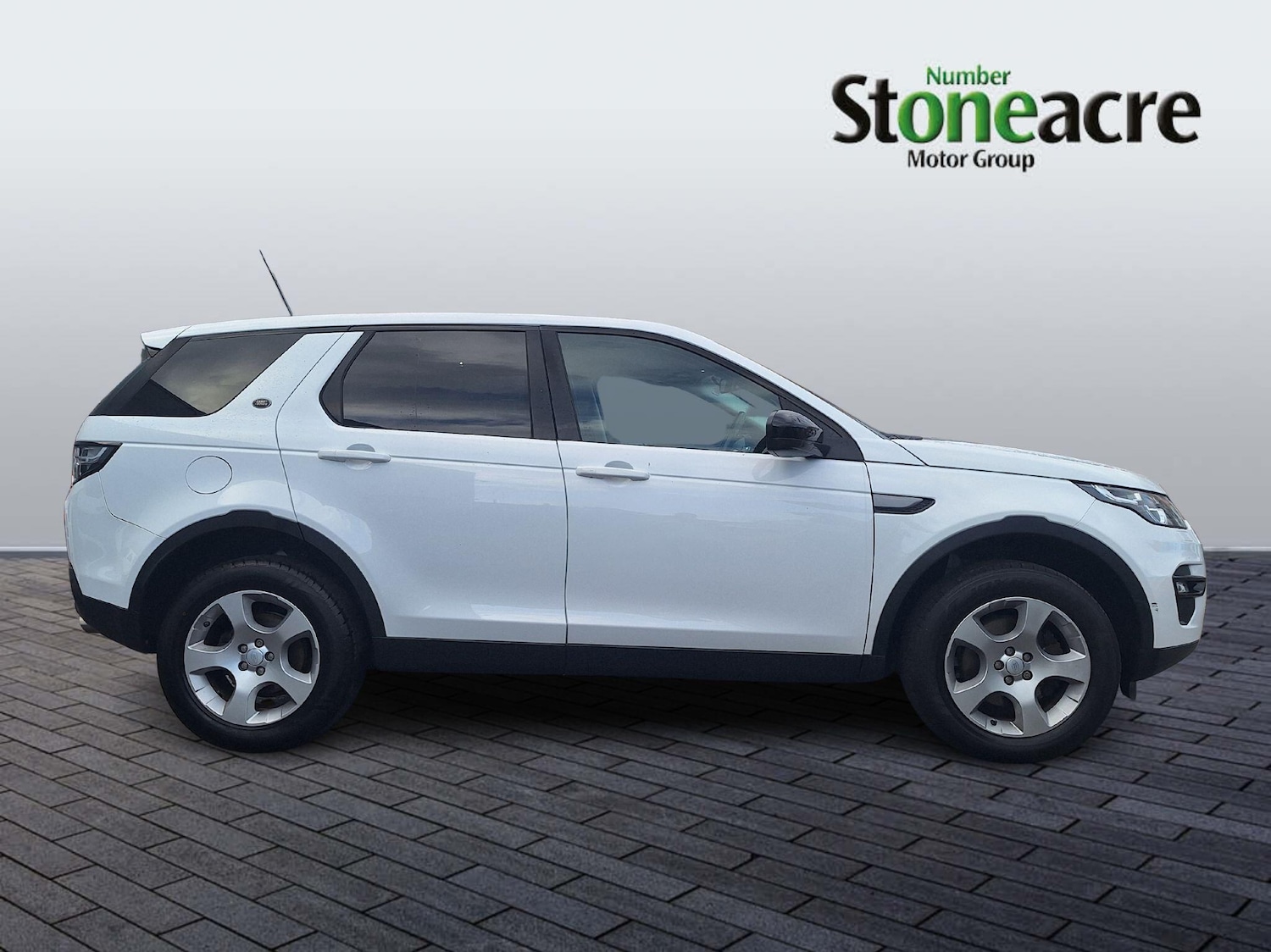 Used Land Rover Discovery Sport 2017 for sale - 76743082: Photo 2